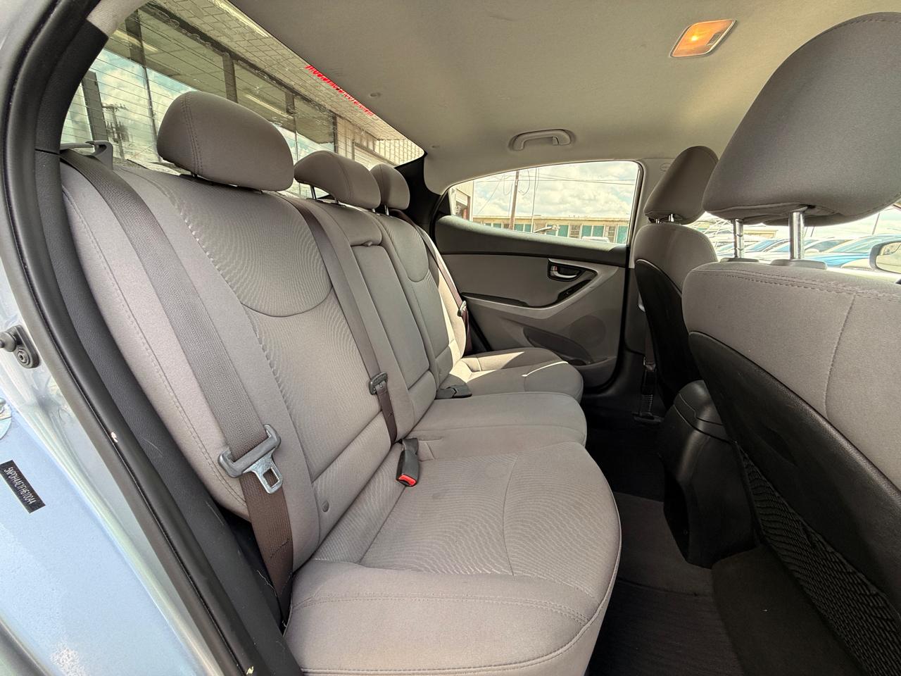 Hyundai Elantra SE 6AT 2015