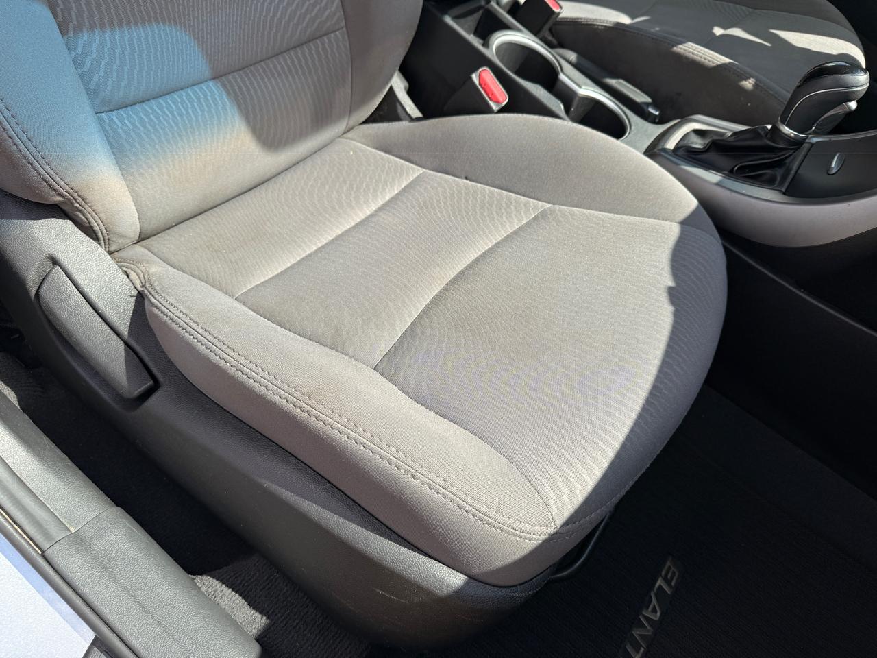 Hyundai Elantra SE 6AT 2015