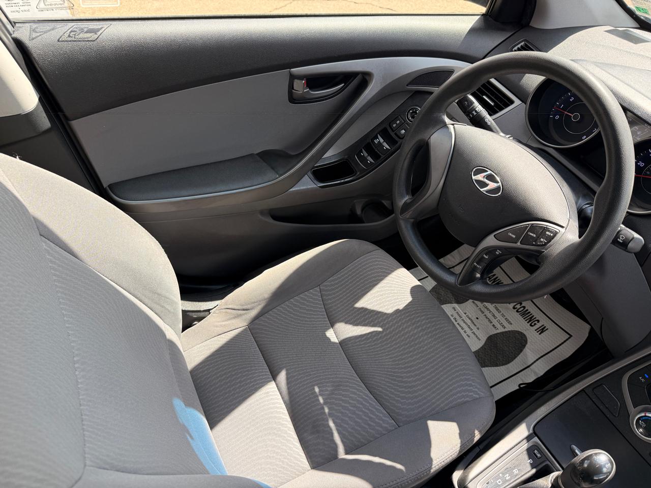Hyundai Elantra SE 6AT 2015