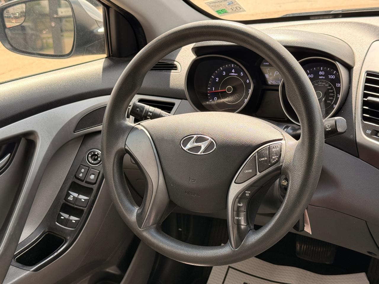 Hyundai Elantra SE 6AT 2015