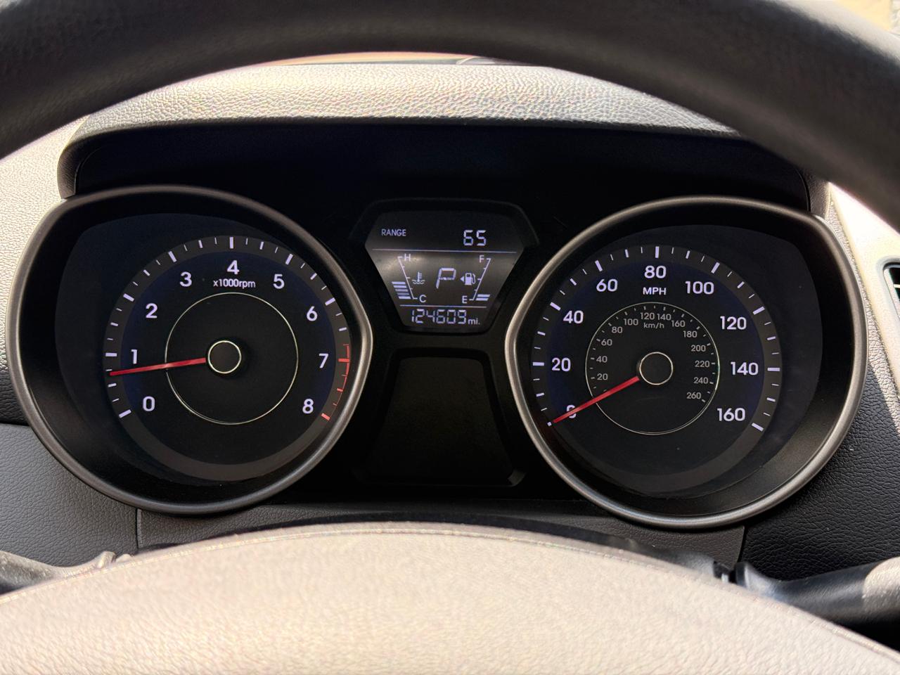 Hyundai Elantra SE 6AT 2015