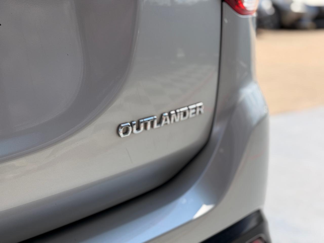 Mitsubishi Outlander SE 2WD 2019