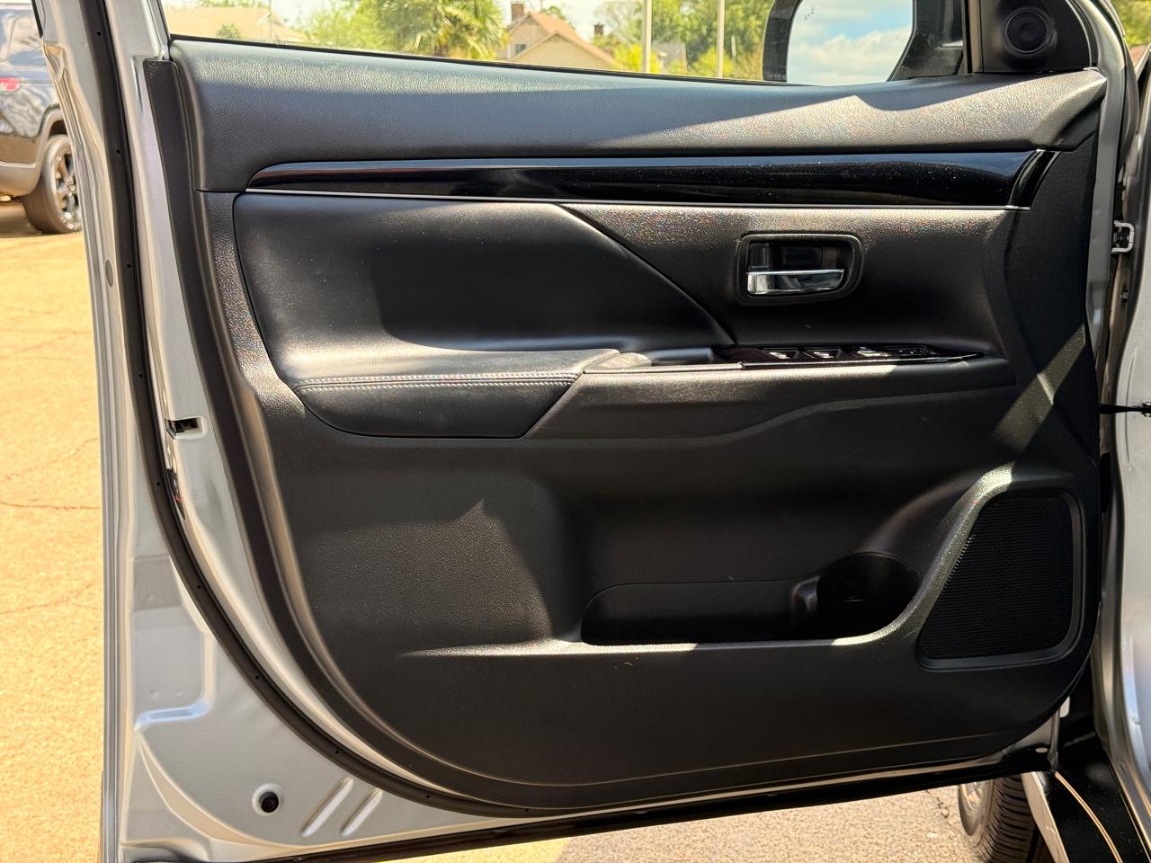 Mitsubishi Outlander SE 2WD 2019