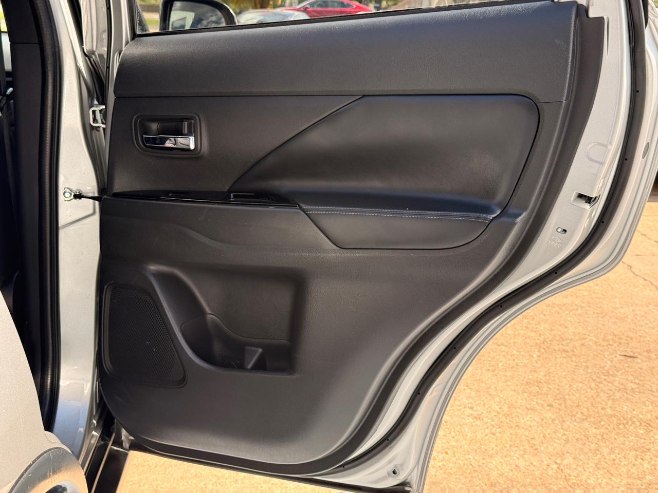 Mitsubishi Outlander SE 2WD 2019