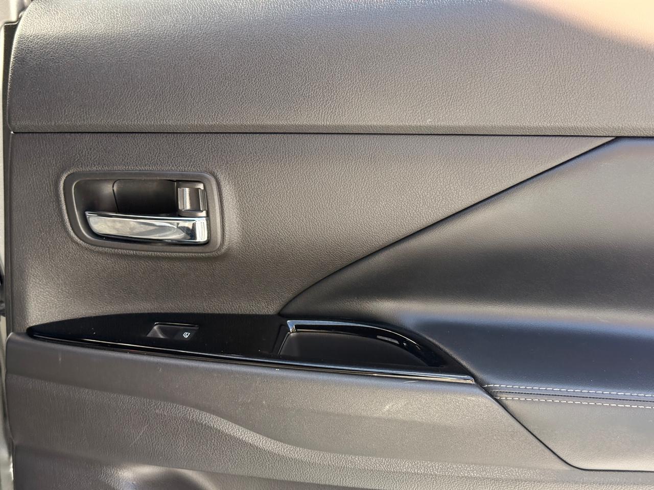 Mitsubishi Outlander SE 2WD 2019