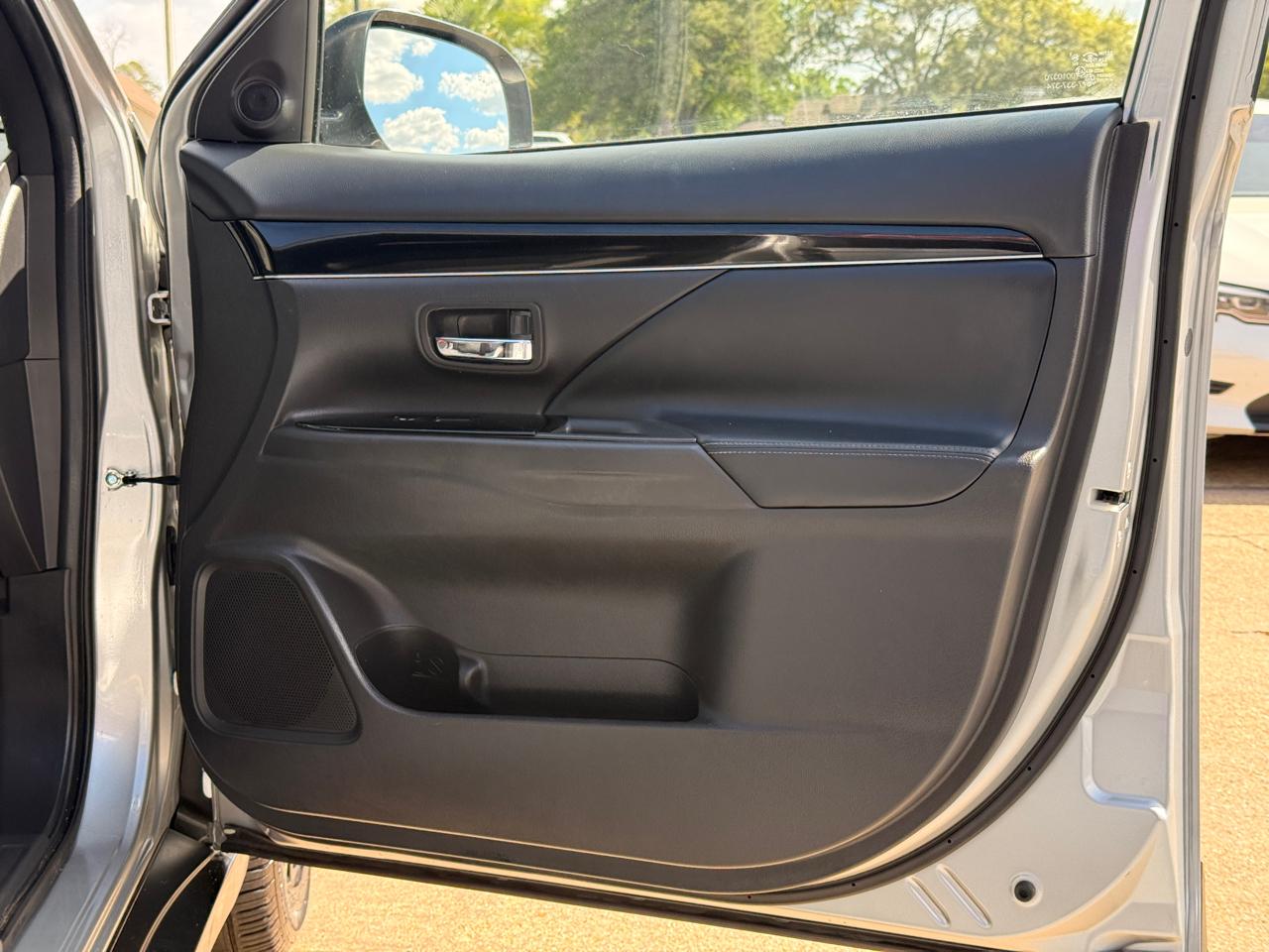 Mitsubishi Outlander SE 2WD 2019