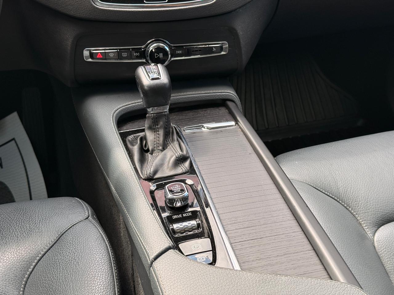 Volvo XC90 T6 Momentum AWD 2020