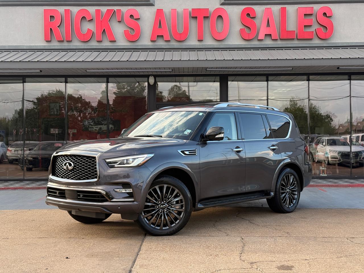 2022 Infiniti QX80 LUXE