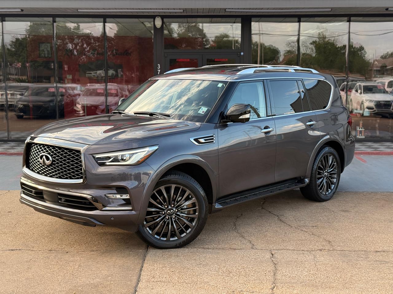 Infiniti QX80 LUXE 2022