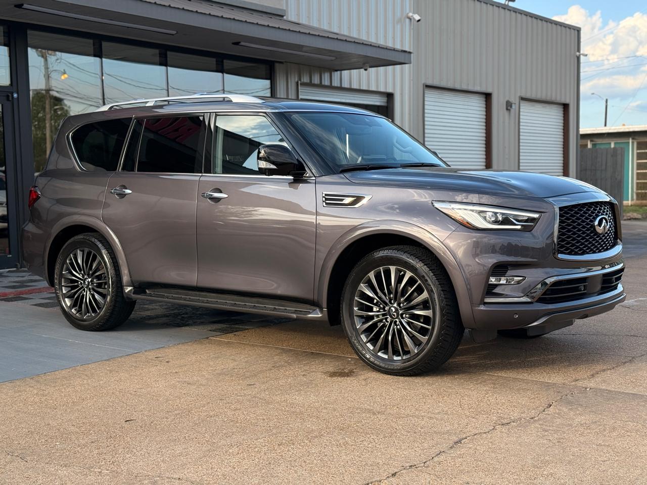 Infiniti QX80 LUXE 2022