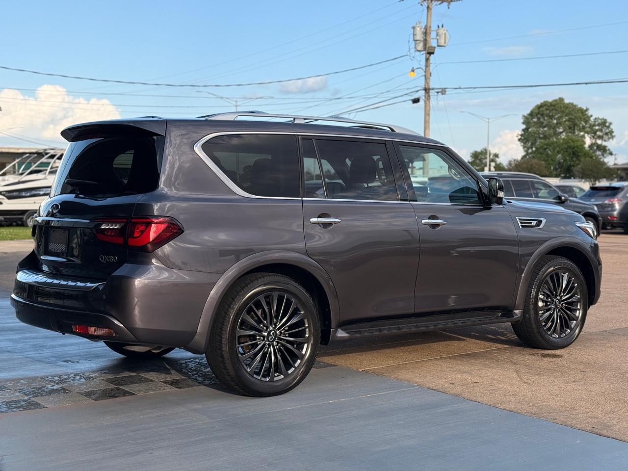 Infiniti QX80 LUXE 2022