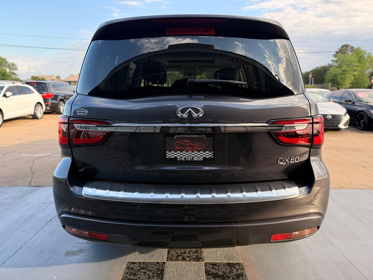 Infiniti QX80 LUXE 2022