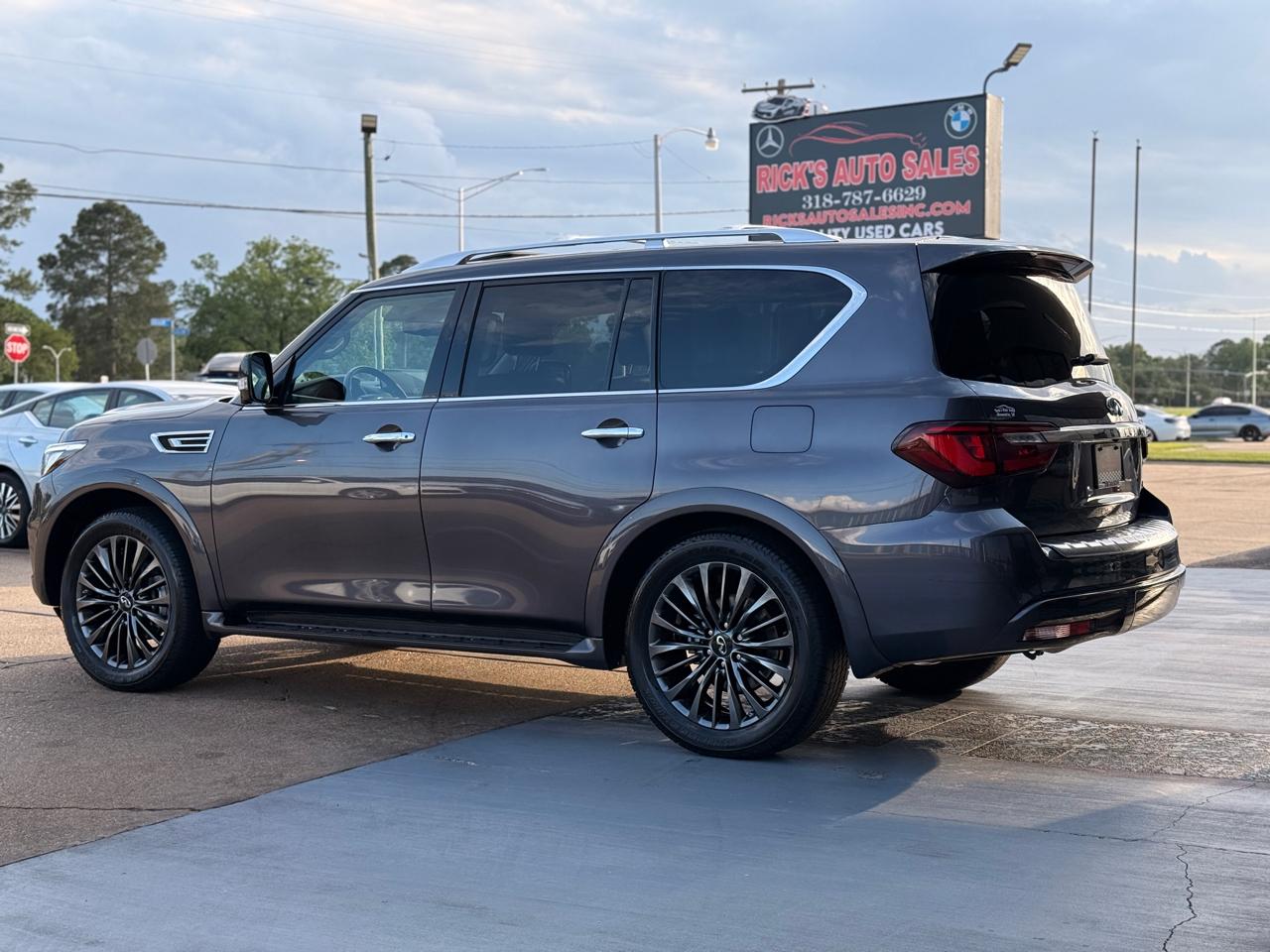Infiniti QX80 LUXE 2022