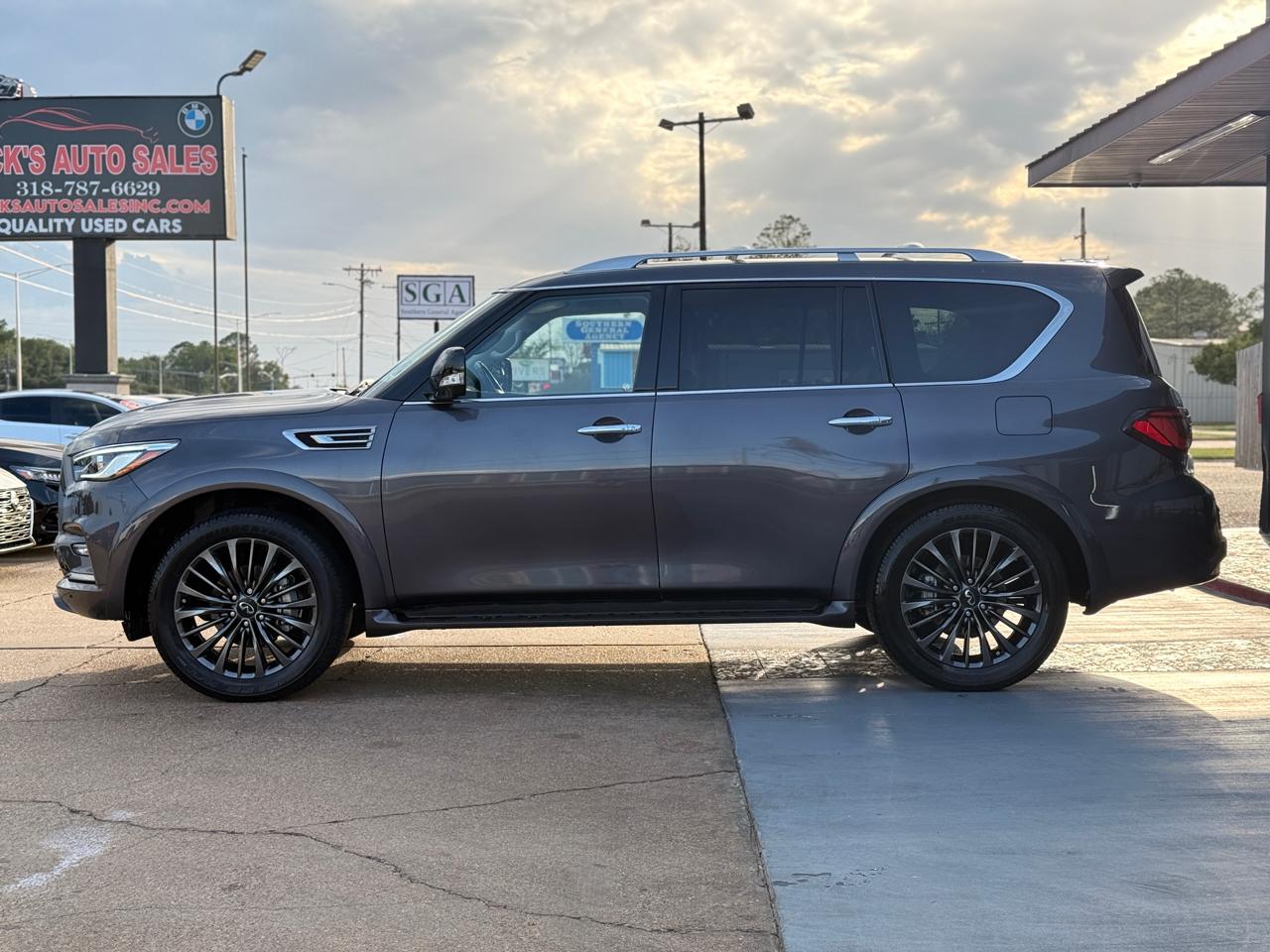 Infiniti QX80 LUXE 2022