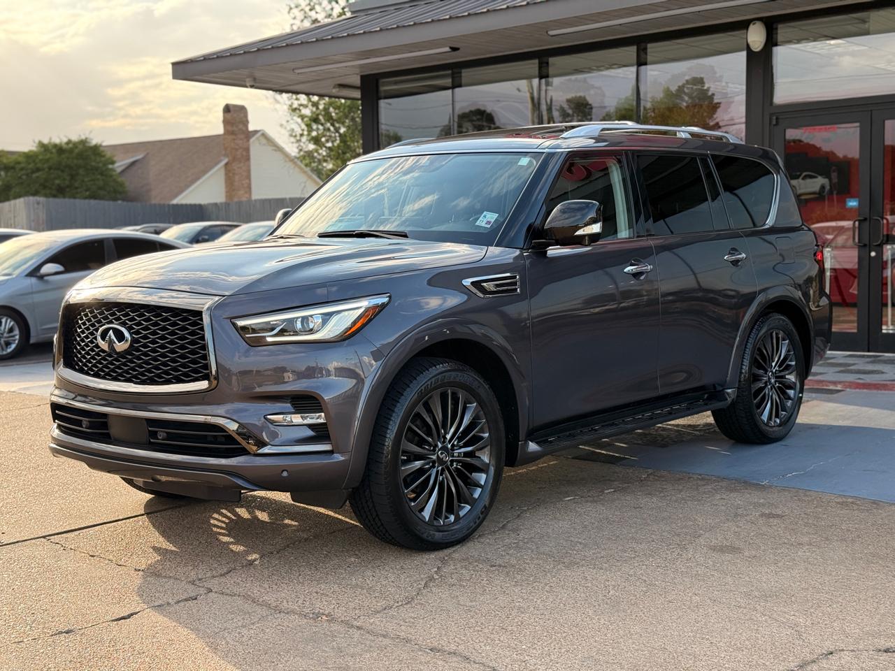 Infiniti QX80 LUXE 2022