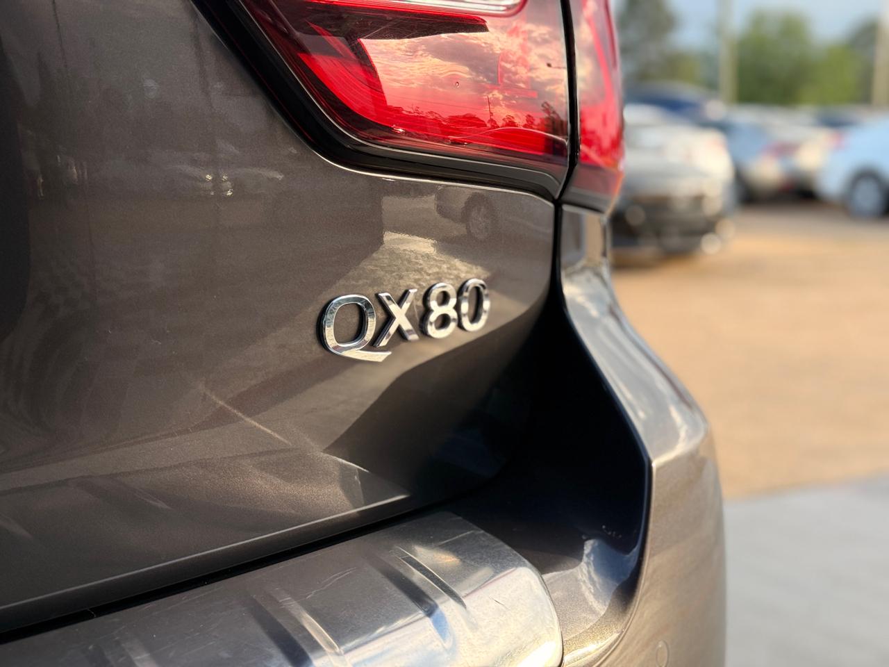 Infiniti QX80 LUXE 2022