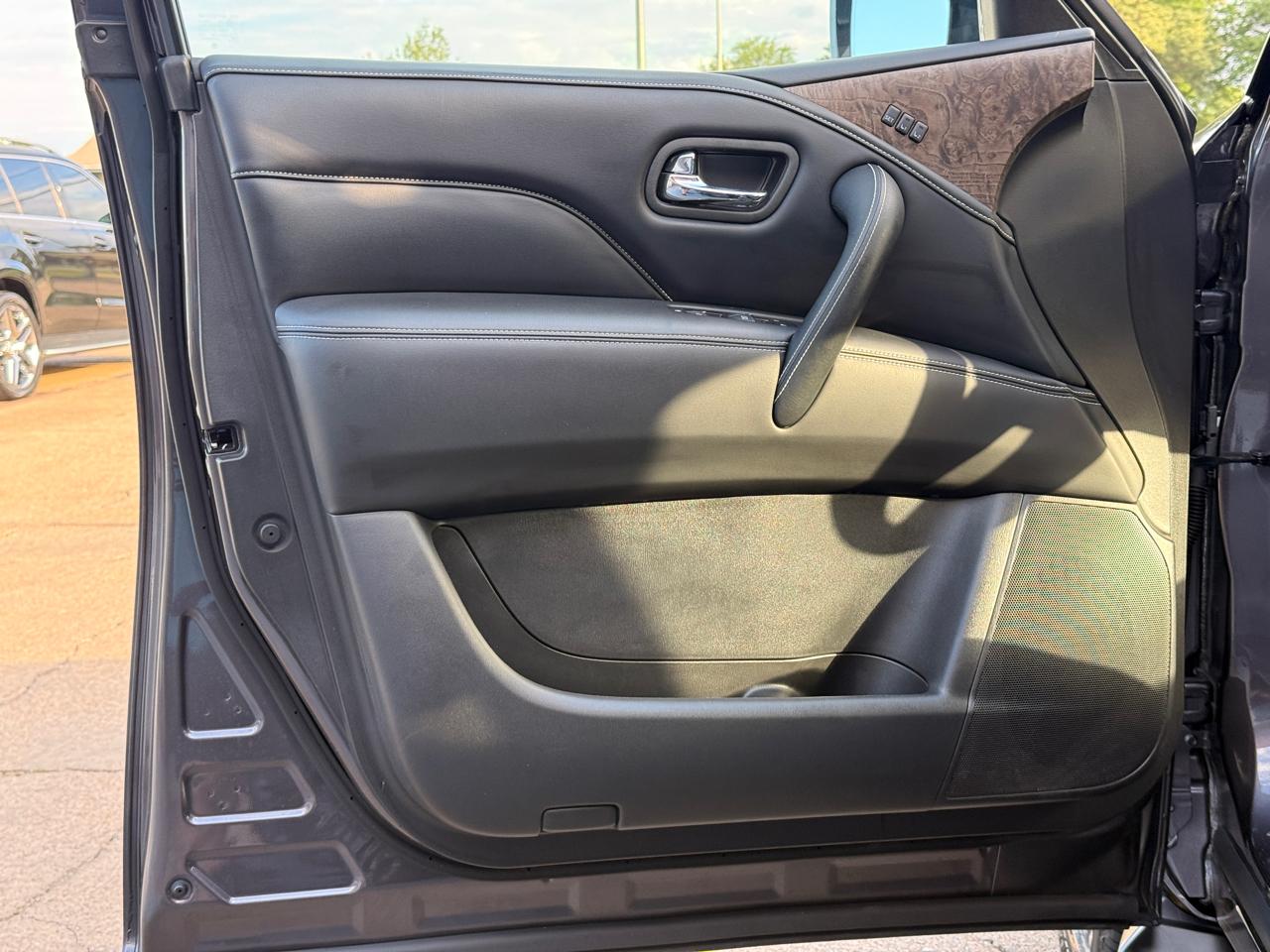 Infiniti QX80 LUXE 2022