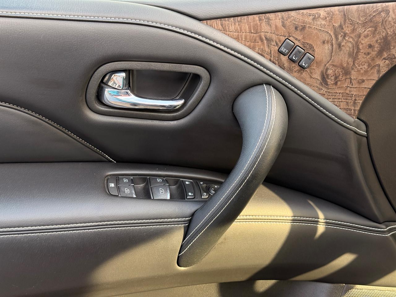 Infiniti QX80 LUXE 2022