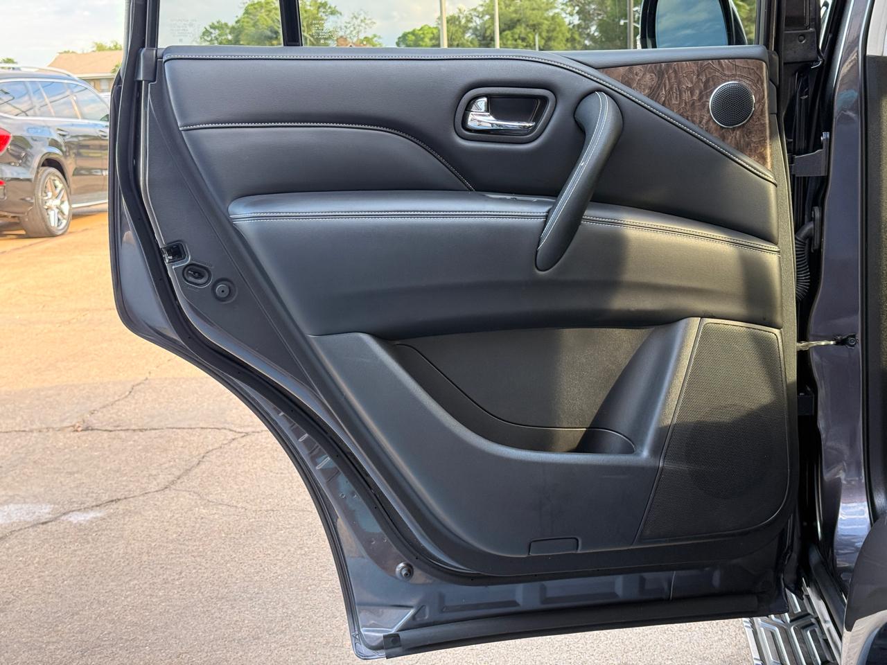 Infiniti QX80 LUXE 2022