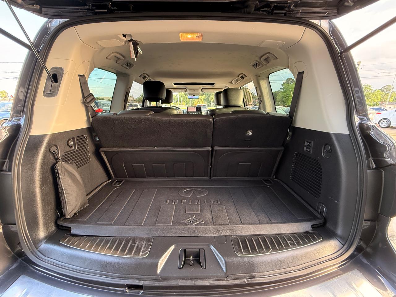 Infiniti QX80 LUXE 2022