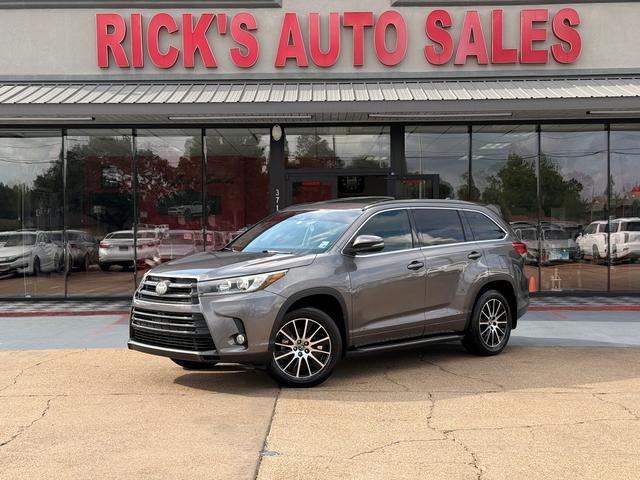 Gray 2018 Toyota Highlander SUV / Crossover Front-Wheel Drive 8-Speed Automatic