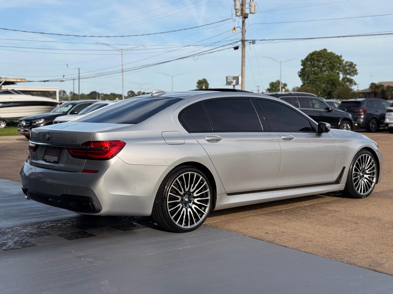 BMW 7-Series 750i 2019