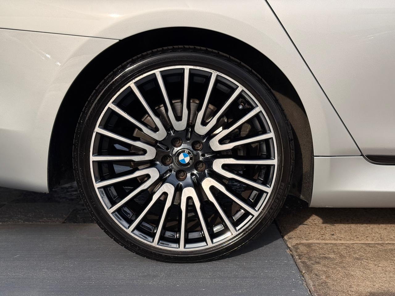 BMW 7-Series 750i 2019