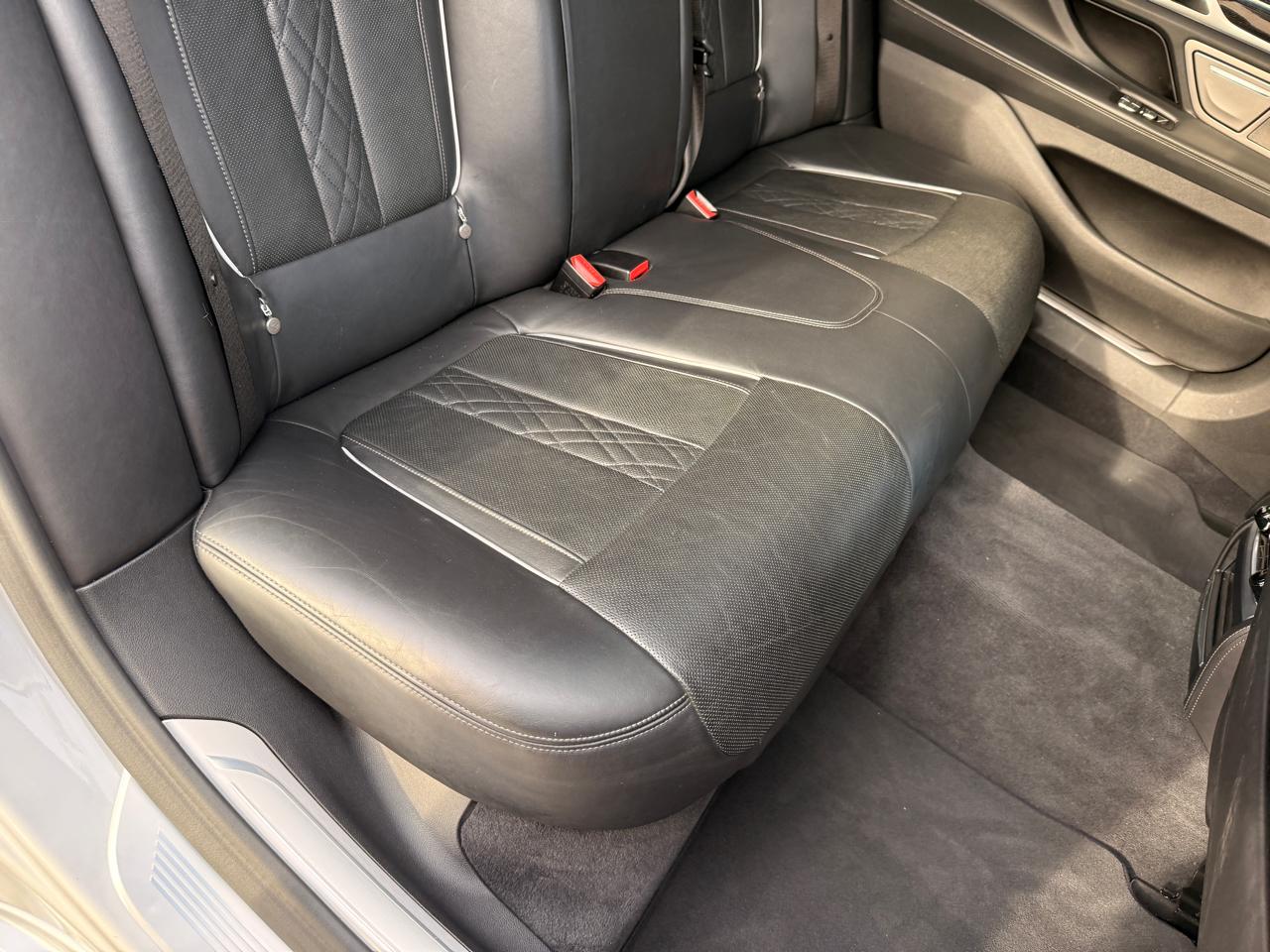 BMW 7-Series 750i 2019