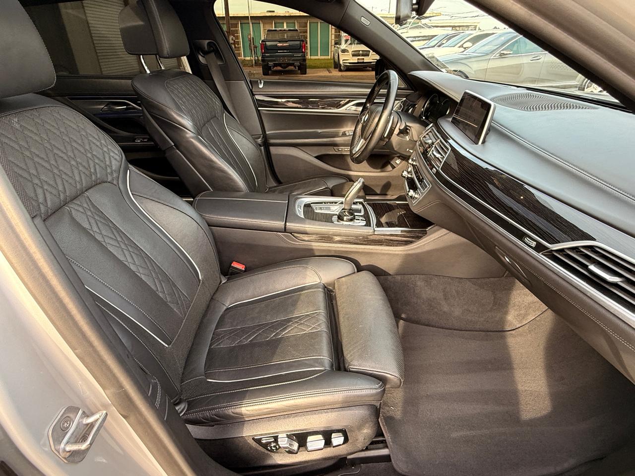 BMW 7-Series 750i 2019