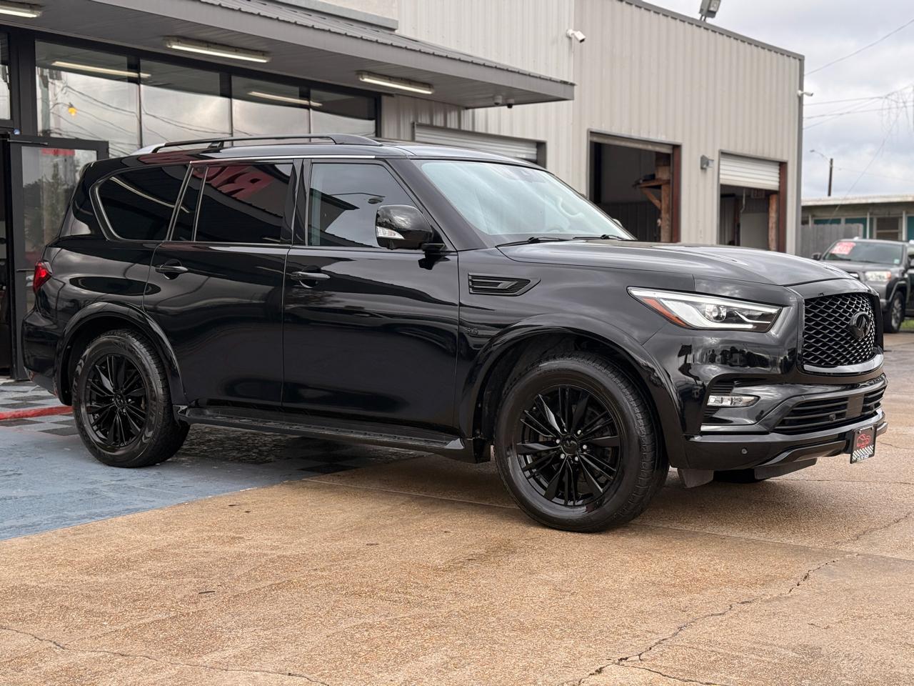 Infiniti QX80 LUXE 2019