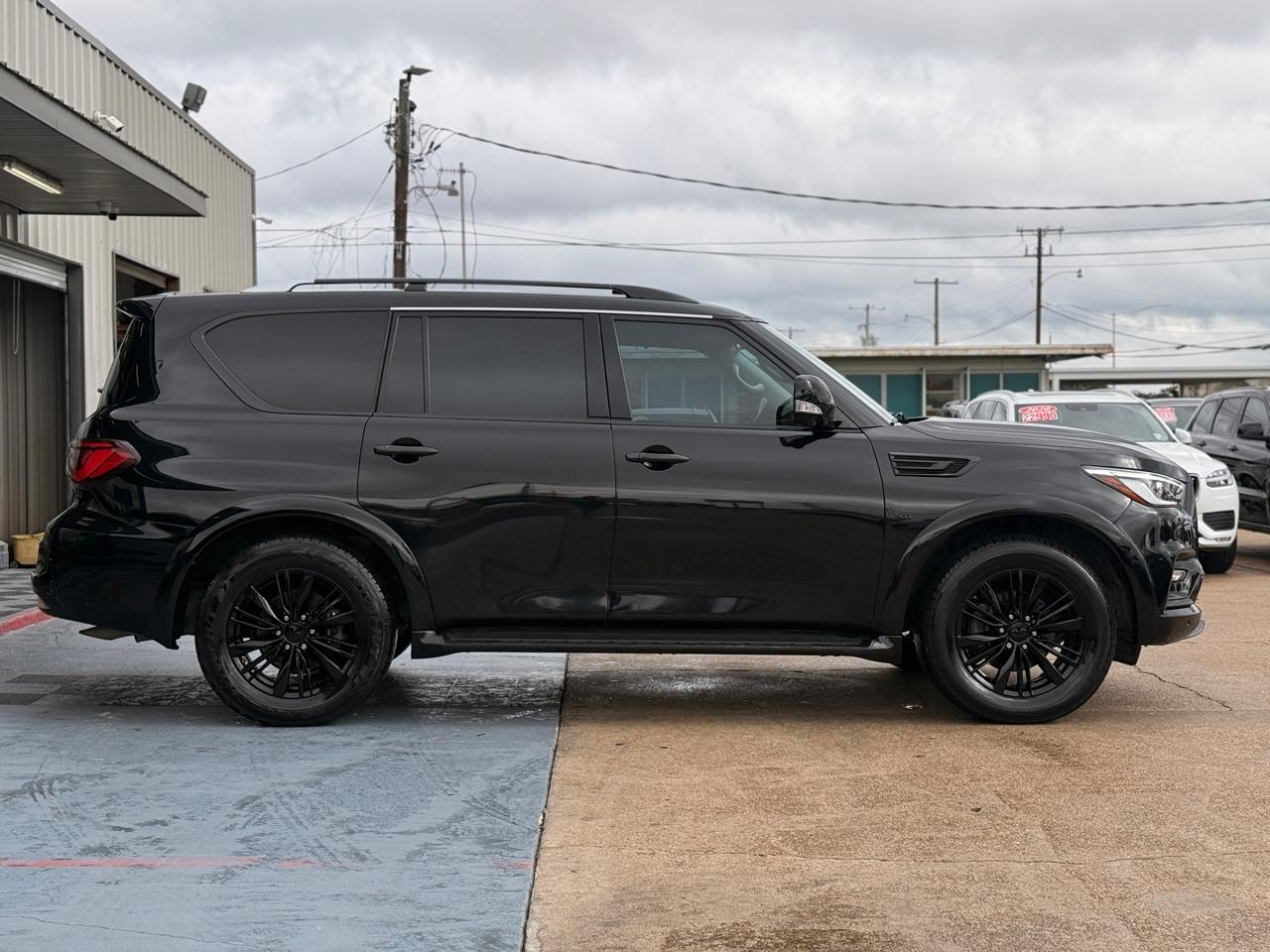 Infiniti QX80 LUXE 2019