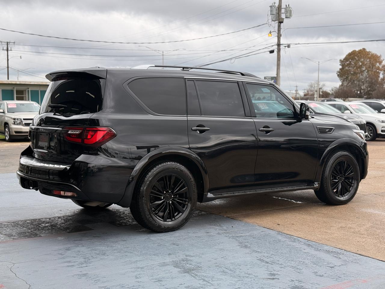 Infiniti QX80 LUXE 2019