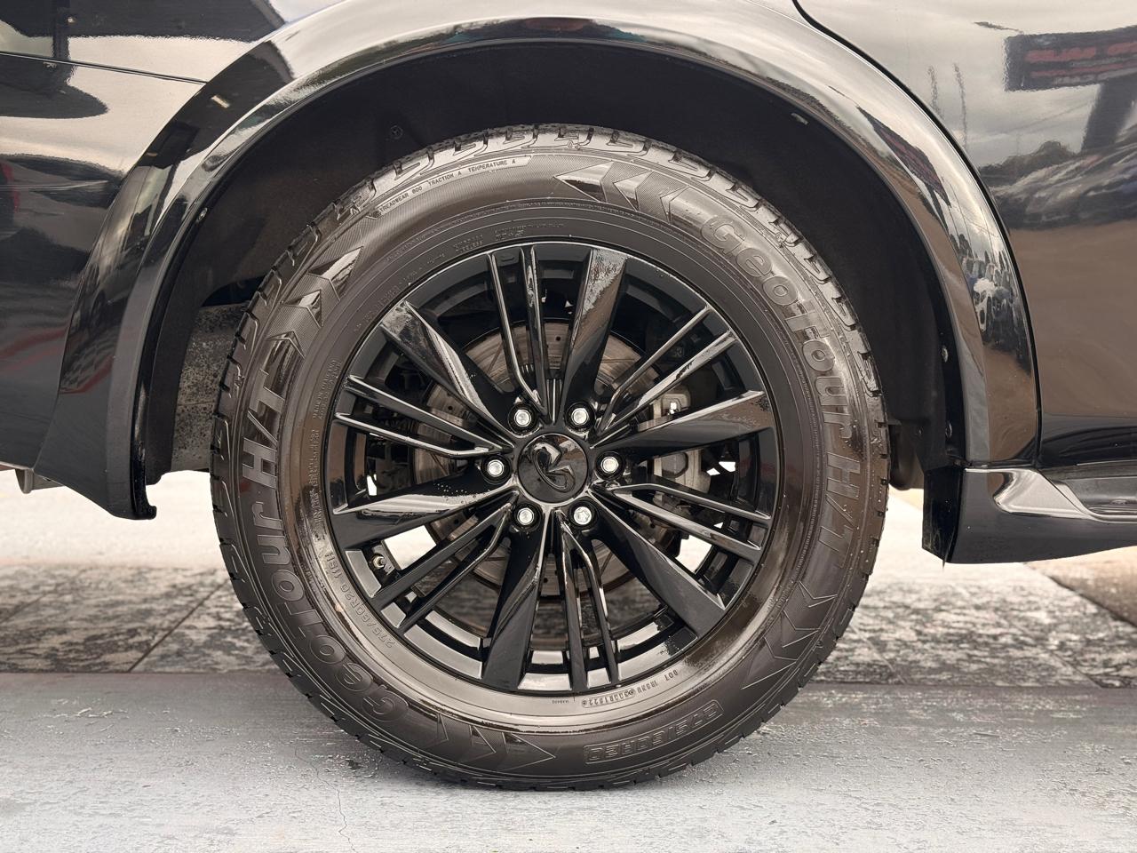 Infiniti QX80 LUXE 2019