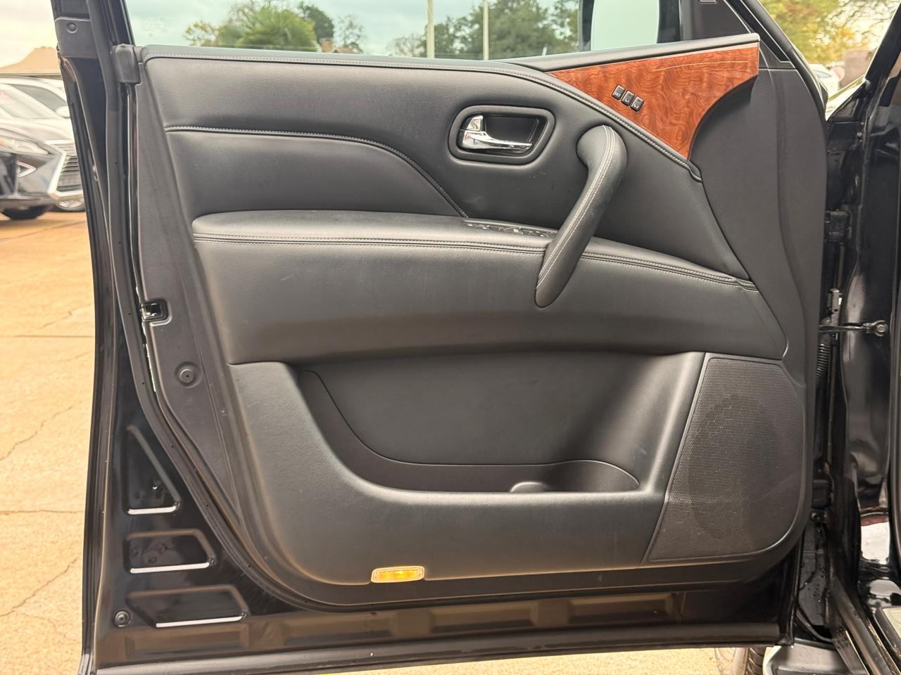 Infiniti QX80 LUXE 2019