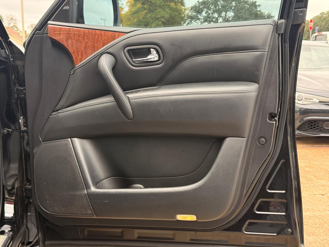 Infiniti QX80 LUXE 2019