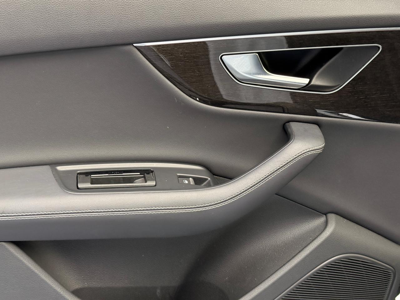 Audi Q7 Premium Plus 55 TFSI quattro 2025