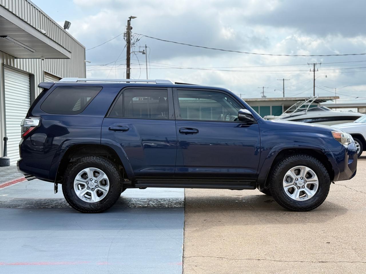 Toyota 4Runner SR5 2WD 2016