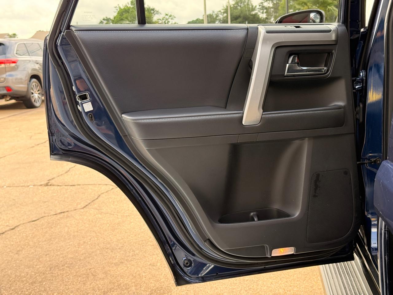 Toyota 4Runner SR5 2WD 2016