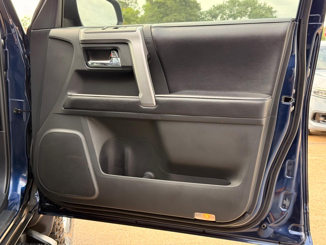 Toyota 4Runner SR5 2WD 2016