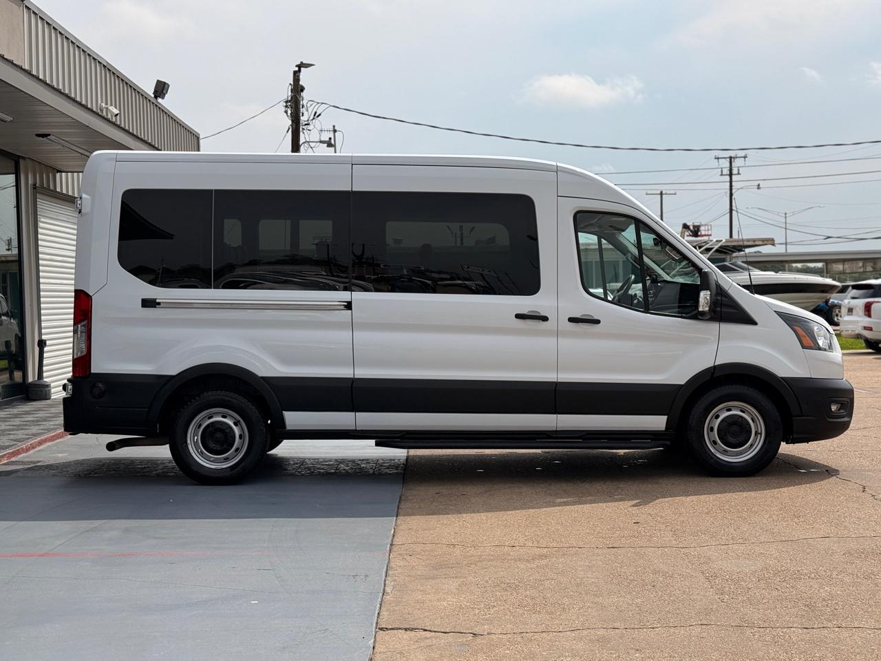Ford Transit 350 Wagon Med. Roof XL w/Sliding Pass. 148-in. WB 2020