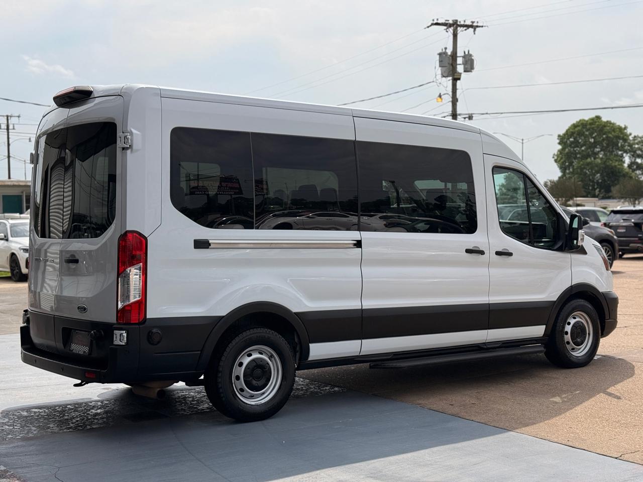 Ford Transit 350 Wagon Med. Roof XL w/Sliding Pass. 148-in. WB 2020