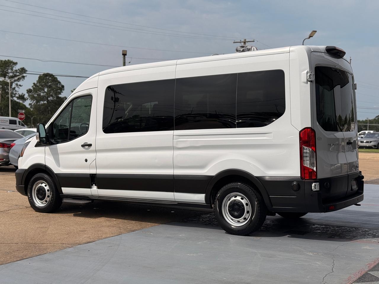 Ford Transit 350 Wagon Med. Roof XL w/Sliding Pass. 148-in. WB 2020