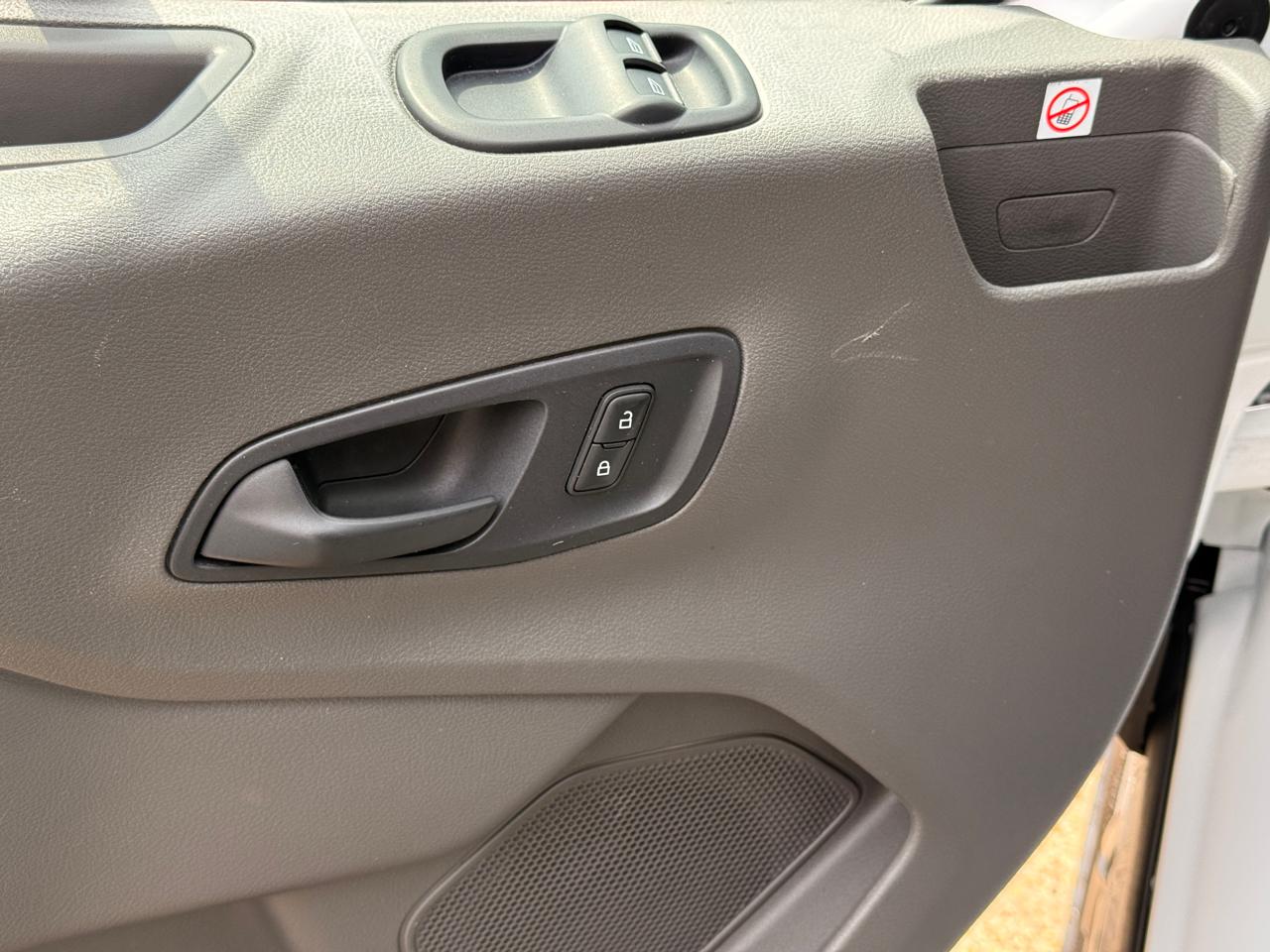 Ford Transit 350 Wagon Med. Roof XL w/Sliding Pass. 148-in. WB 2020