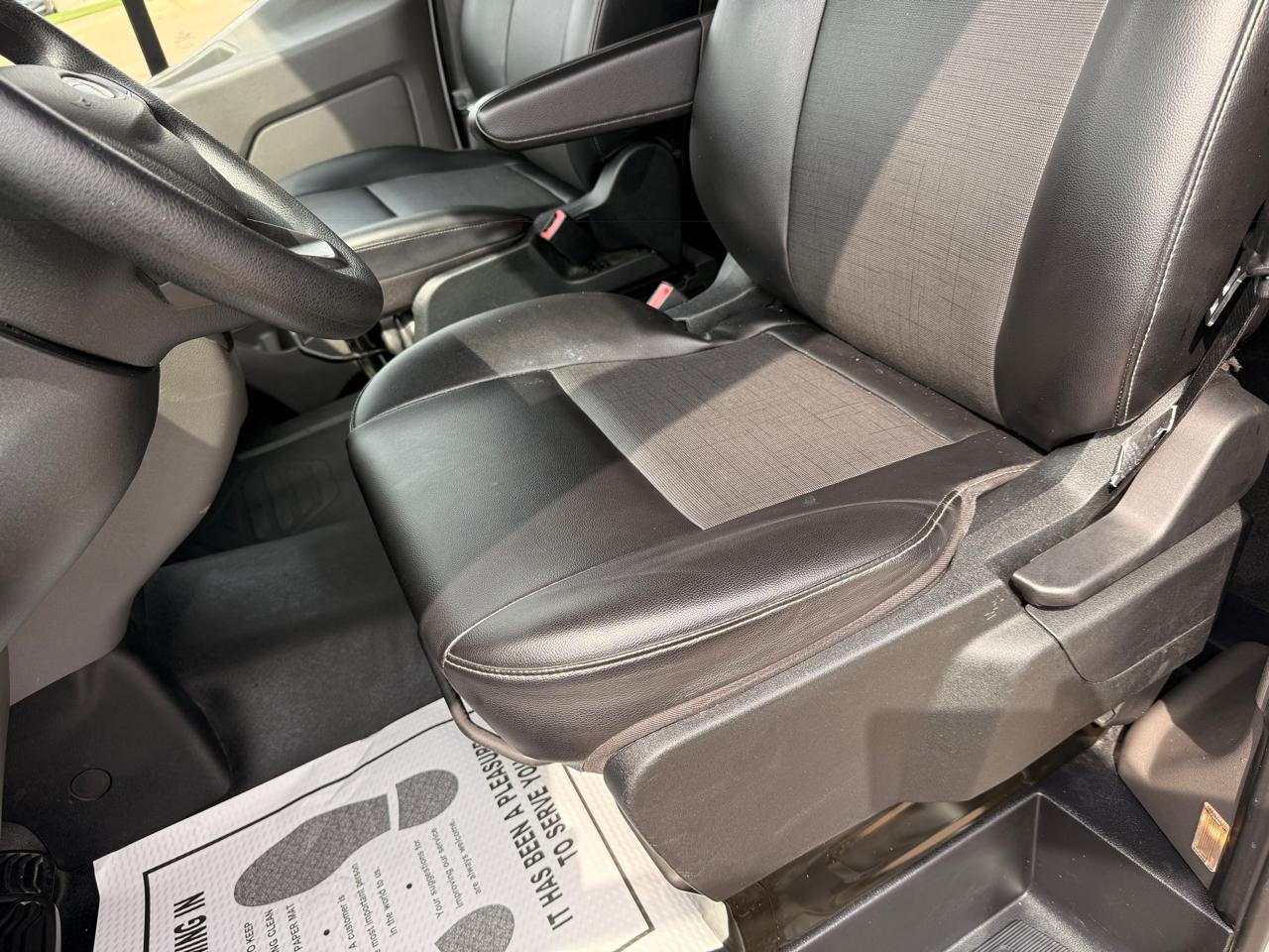 Ford Transit 350 Wagon Med. Roof XL w/Sliding Pass. 148-in. WB 2020