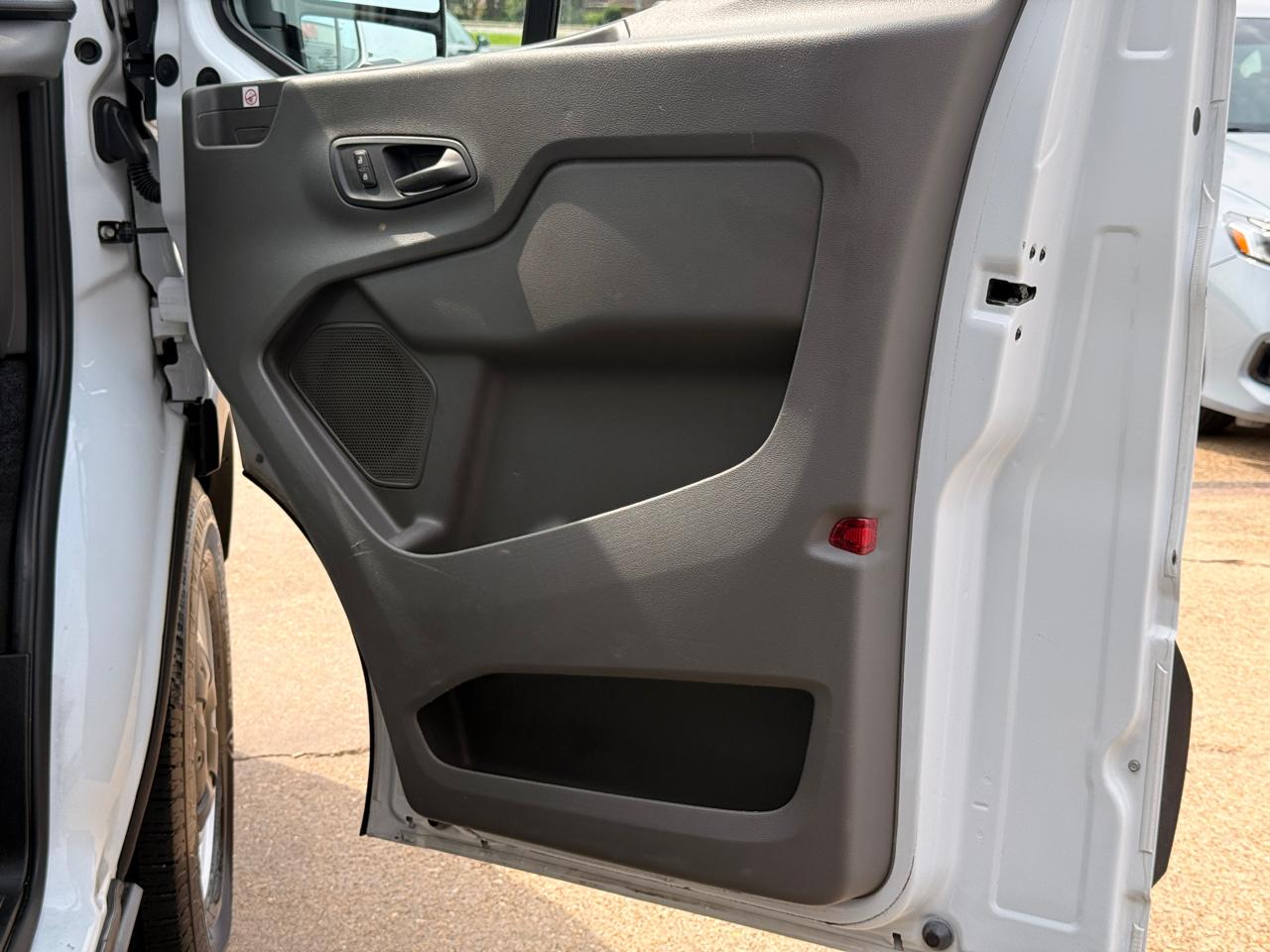 Ford Transit 350 Wagon Med. Roof XL w/Sliding Pass. 148-in. WB 2020