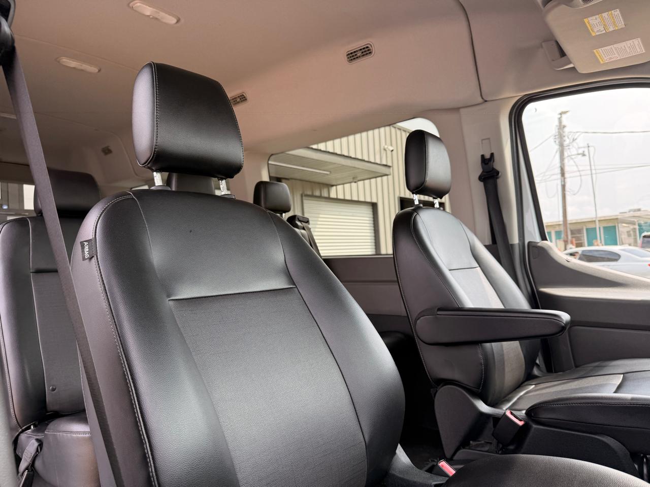 Ford Transit 350 Wagon Med. Roof XL w/Sliding Pass. 148-in. WB 2020