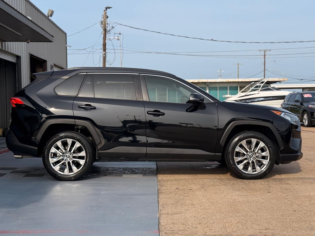 Toyota RAV4 XLE Premium AWD 2020