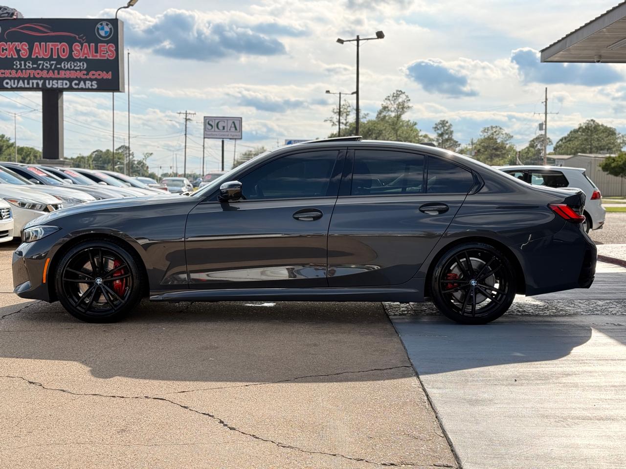 BMW 3-Series 330i 2023