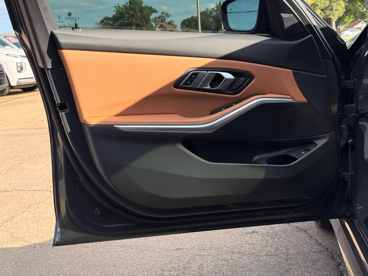BMW 3-Series 330i 2023