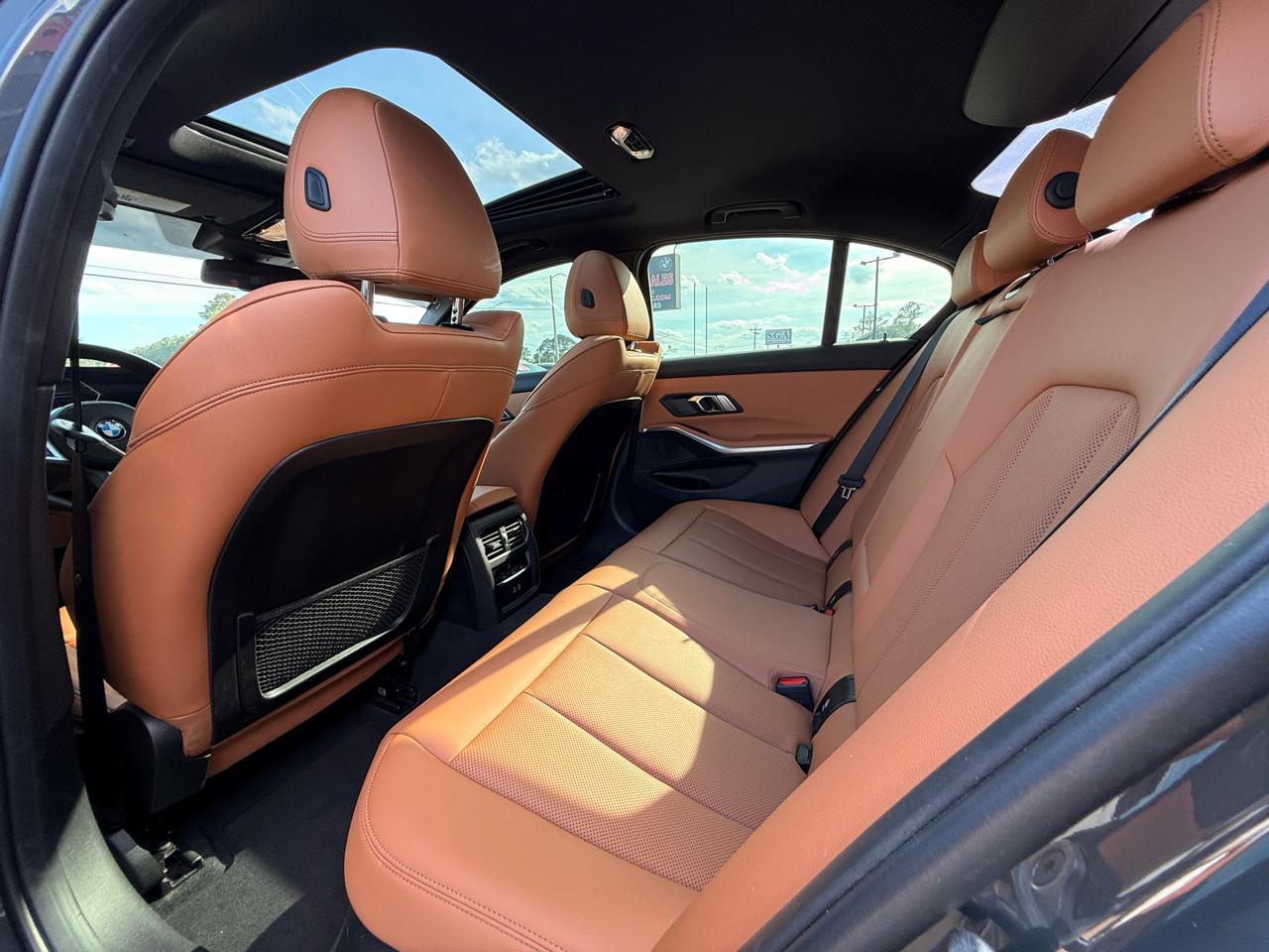 BMW 3-Series 330i 2023